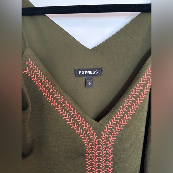 Express cami blouses - Picture 3 of 9